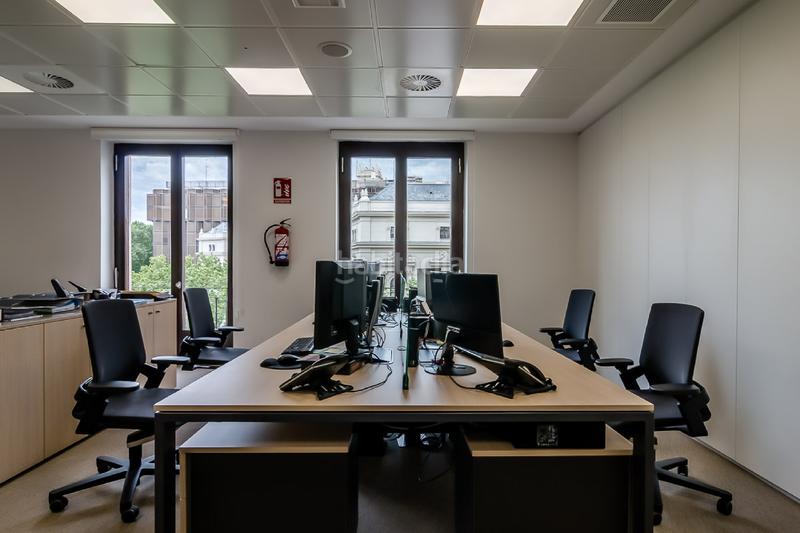 Foto d5d1fbba-f405-4cb2-8284-a30fdc007fd8. Miete büro in plaza de la lealtad 2 in Jerónimos Madrid