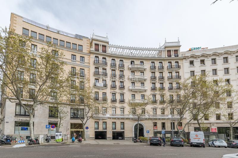 Foto f7aa4b29-a922-4acc-8e93-14fc090fe911. Miete büro in plaza de la lealtad 2 in Jerónimos Madrid