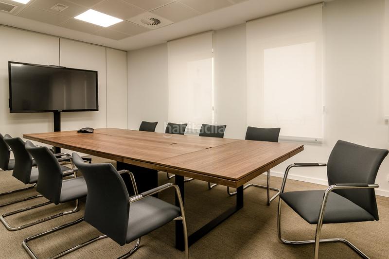 Foto 3a9b1126-e3d1-451e-89c5-d6b9fe530bd5. Rent office space in plaza de la lealtad 2 in Jerónimos Madrid