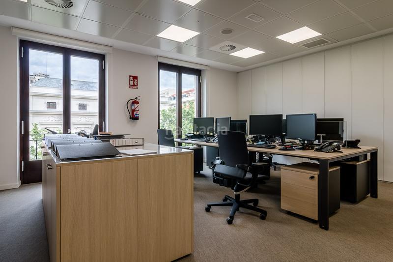 Foto ae20bc4b-77b2-4c45-bf15-aa83bbaf2e3b. Rent office space in plaza de la lealtad 2 in Jerónimos Madrid