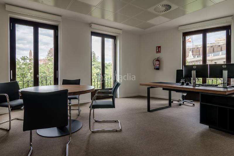 Foto e14962ae-5bf2-42c8-9087-44c81f9674d8. Rent office space in plaza de la lealtad 2 in Jerónimos Madrid