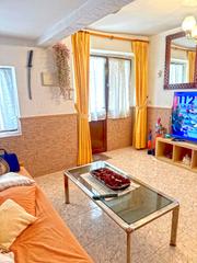 Maison jumelée  Calle río martín 1. Estupenda casa de dos plantas en el corazón de cebreros frente a