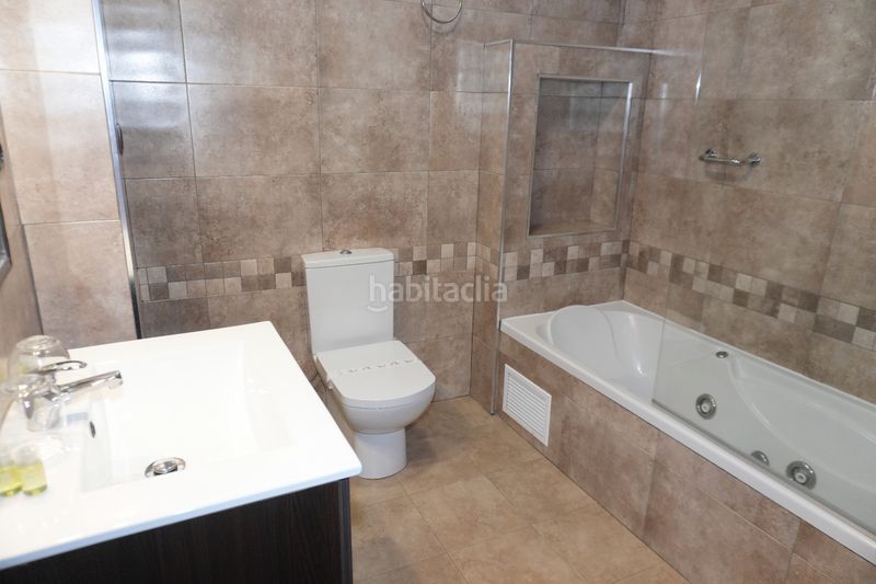 Foto 142d3553-8363-4303-ad27-931509c16f21. Edifici a plaza del caño 3 a Hoyo de Pinares (El)