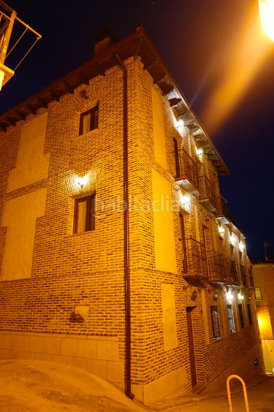 Foto 1a04f996-6c45-42bb-bf26-c7c3717f4a8b. Edifici a plaza del caño 3 a Hoyo de Pinares (El)
