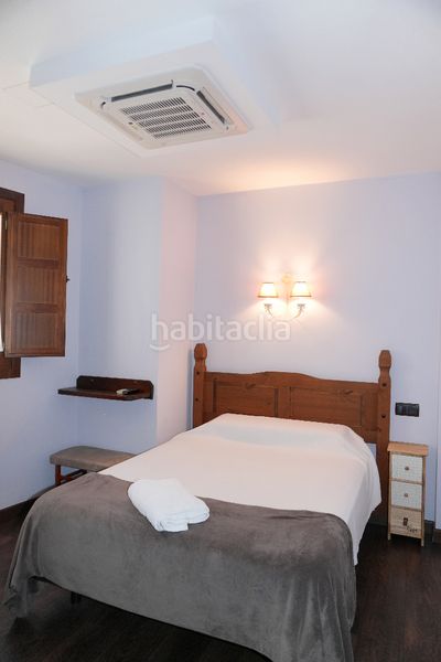 Foto 27546f84-f54b-4b5e-85b1-490f32773449. Edifici a plaza del caño 3 a Hoyo de Pinares (El)