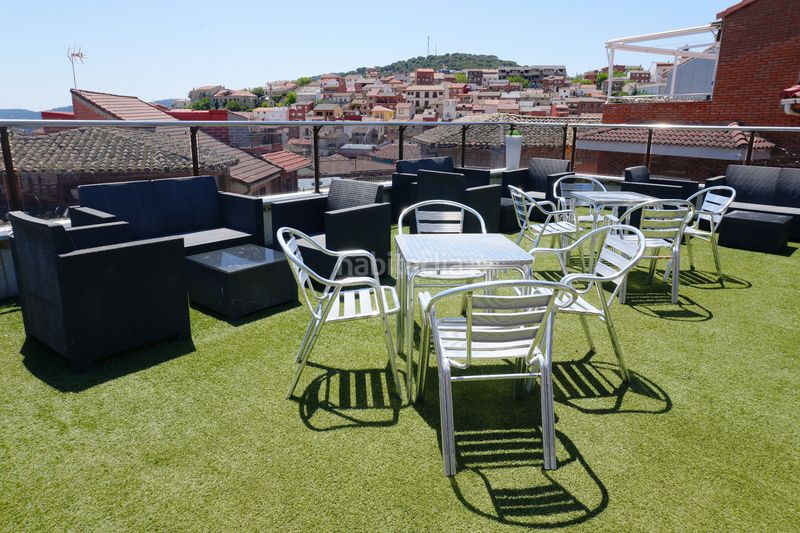 Foto 30d4da14-0fd5-48d0-8ee7-903275b9cf89. Edifici a plaza del caño 3 a Hoyo de Pinares (El)