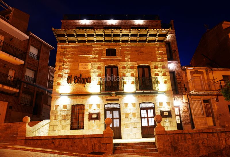 Foto 40c9b276-c617-40a7-bd0a-d7f2d55a9834. Edifici a plaza del caño 3 a Hoyo de Pinares (El)