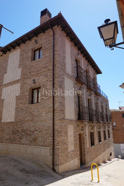 Foto 5ecc4dd9-54b4-46fb-8853-2ee53836d5f3. Edifici a plaza del caño 3 a Hoyo de Pinares (El)