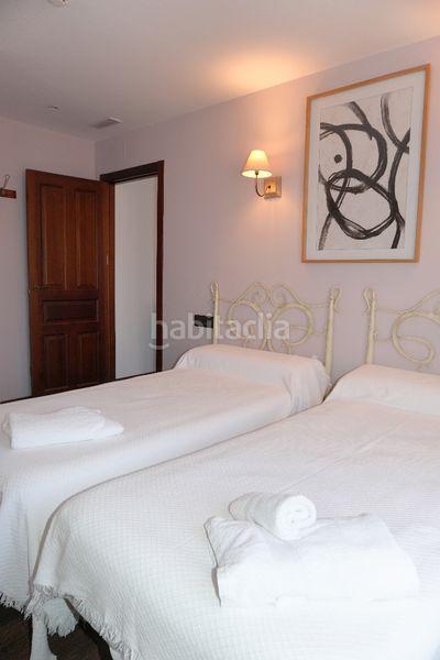 Foto 5f548385-7fd7-4be5-a922-1d0a14848eb4. Edifici a plaza del caño 3 a Hoyo de Pinares (El)