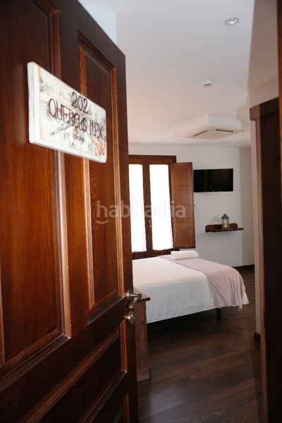 Foto a54771df-7263-4924-83c7-39bba42265a5. Edifici a plaza del caño 3 a Hoyo de Pinares (El)
