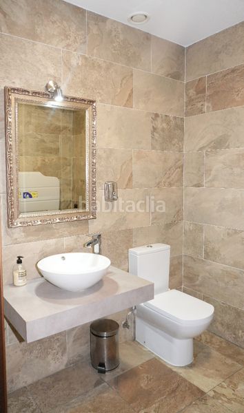 Foto ad84cd25-d815-476c-9070-29f87b030b30. Edifici a plaza del caño 3 a Hoyo de Pinares (El)