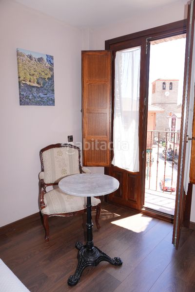 Foto ddd268fa-df98-4a52-8e7c-5e64138d4fc2. Edifici a plaza del caño 3 a Hoyo de Pinares (El)