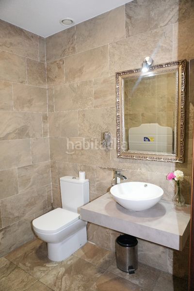 Foto e68dfaec-cc21-4358-9280-1f1ec927ced8. Edifici a plaza del caño 3 a Hoyo de Pinares (El)