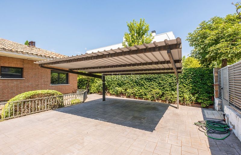 Foto 13fee224-700e-4514-b061-c5bdbc540040. Lloguer xalet amb piscina a Aravaca Madrid