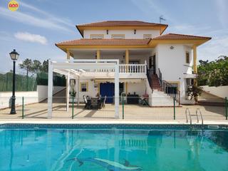 Chalet en Lepe. Chalet en pinares de lepe