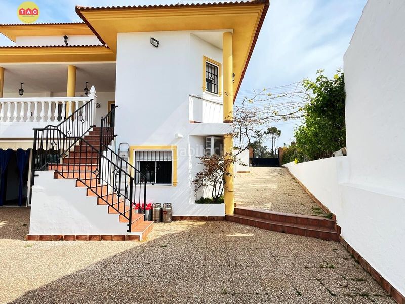 Foto f58658a9-5029-4e8c-a7a4-904e4c3190f1. Xalet amb aparcament piscina a Lepe