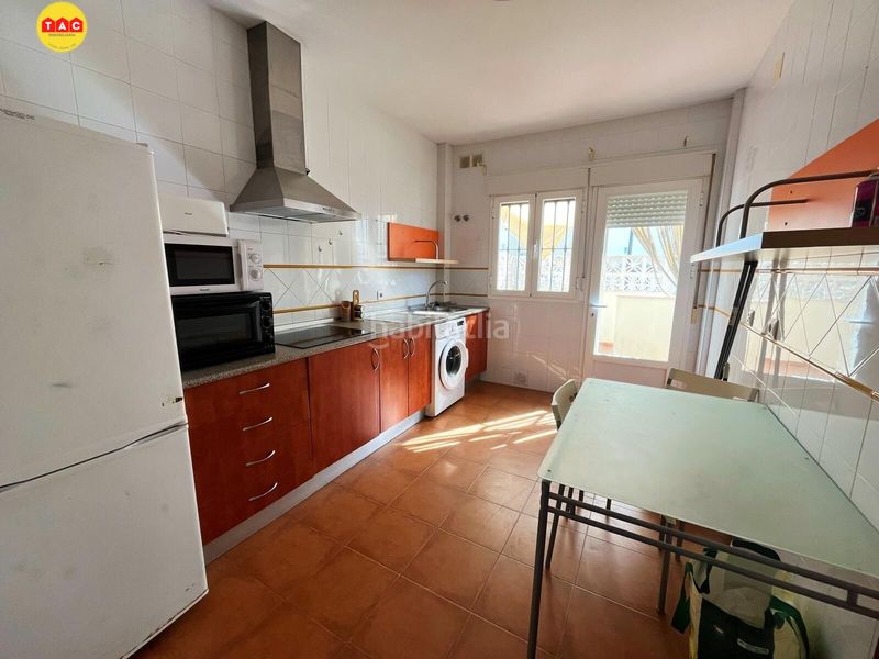 Foto 102d5cd8-67d6-4bf0-b3fc-8443c37beb3d. Casa adossada amb aparcament a Lepe