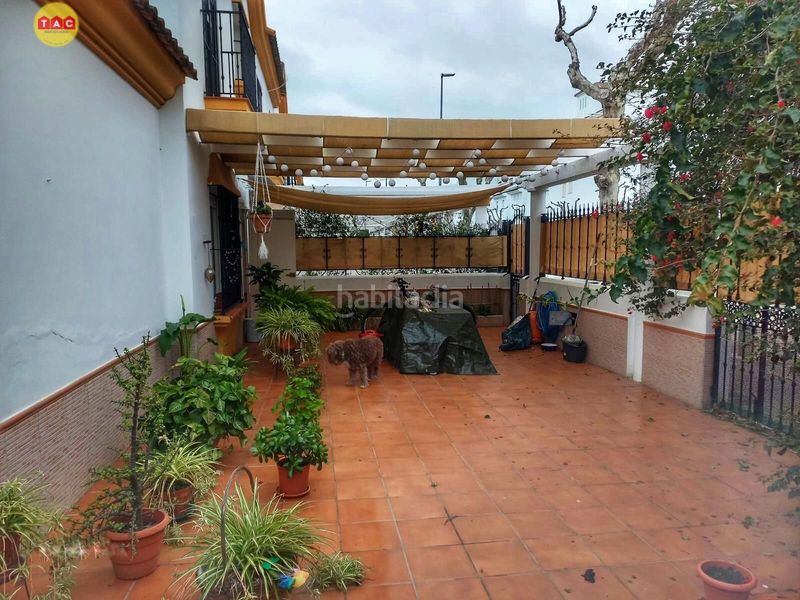 Foto d1e8c9a7-d914-4d81-9e83-5c9c0eafc1d6. Casa adossada amb aparcament piscina a La Antilla