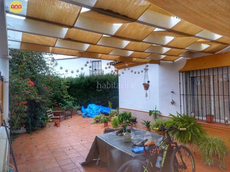 Foto dfb79aec-9961-4649-a558-dc5fe10959b9. Casa adossada amb aparcament piscina a La Antilla