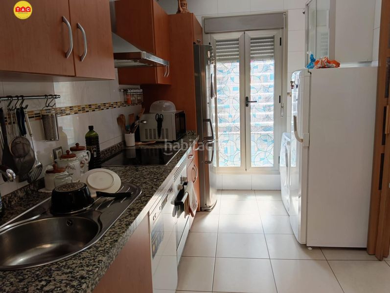 Foto 4476ca8a-10c5-46a3-a068-472d246b0418. Maison avec parking dans Lepe
