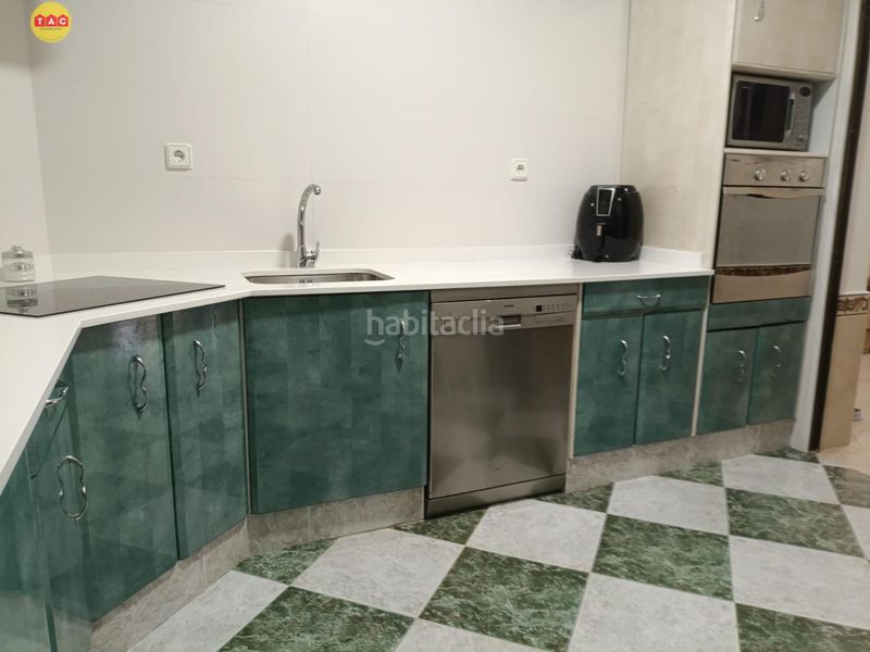 Foto 5541c967-7f25-40e7-8f86-d2ea04d98f1f. Casa amb piscina a Lepe