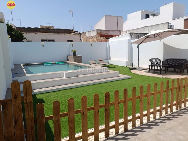 Foto f5ffe9f2-5ee1-41ef-b54d-ad0da232ede3. Casa amb piscina a Lepe