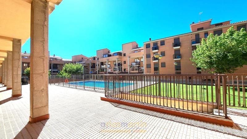 Foto 341fecf5-df27-449e-a4fc-26398bbf7b85. Alquiler ático en santiago madrigal 22 ático apartamento con piscina comunitaria y garaje en Salamanca