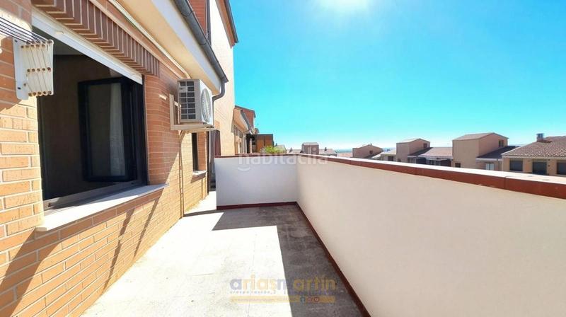 Foto 37dd67e9-2f1e-4cc4-89ff-965fc393686f. Alquiler ático en santiago madrigal 22 ático apartamento con piscina comunitaria y garaje en Salamanca