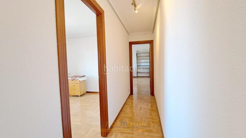 Foto 8cba371d-fe08-4fdc-bca0-75bd1b492ed3. Alquiler ático en santiago madrigal 22 ático apartamento con piscina comunitaria y garaje en Salamanca