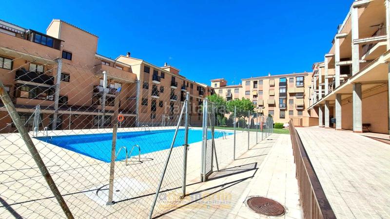 Foto dc13949b-8ef6-48ff-b4f3-d190ba104a0f. Alquiler ático en santiago madrigal 22 ático apartamento con piscina comunitaria y garaje en Salamanca