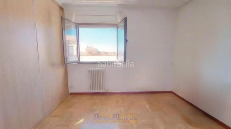 Foto ed6c3f5b-5f71-4a16-bfeb-70eb0e93deee. Alquiler ático en santiago madrigal 22 ático apartamento con piscina comunitaria y garaje en Salamanca