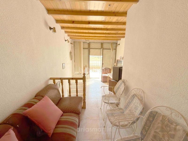 Foto 0fca2402-4be0-484e-bb72-929c61396899. Casa amb aparcament a Vecinos