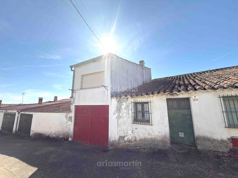 Foto 61463864-569f-4c47-966e-4b7e9bdc05a5. Casa amb aparcament a Vecinos
