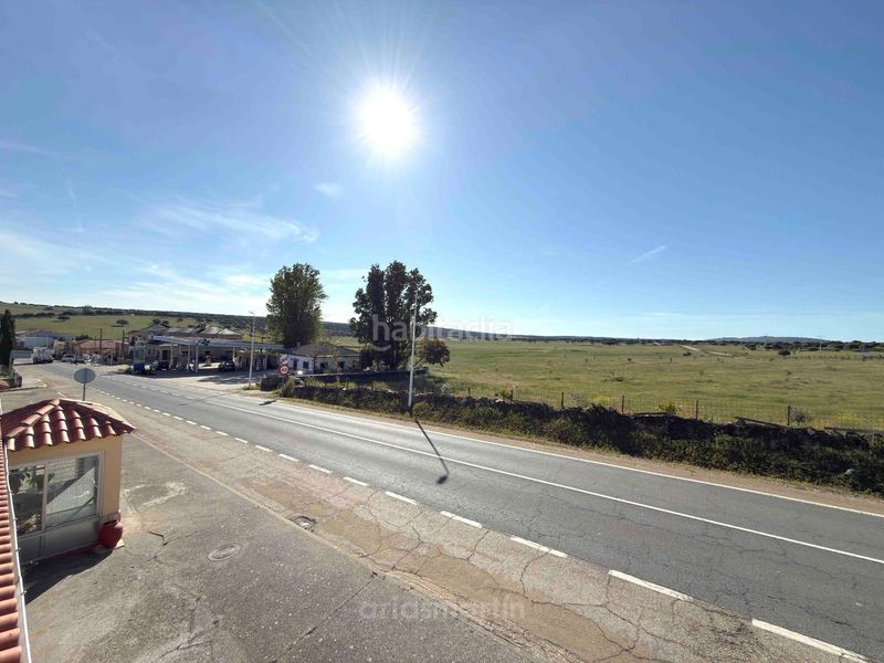 Foto b1204f5b-a3f3-417e-8f92-ad671eb313bc. Casa amb aparcament a Vecinos