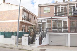 Semi detached house  Palomas 7. Chalet adosado impecable en villares de la reina