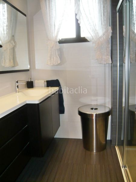 Foto df2d8d2e-01c0-403a-b710-df653d45a5b2. House with heating parking pool in Zigoitia