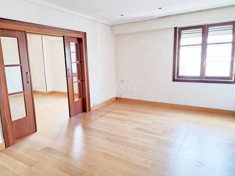 Foto adb5c22c-4b15-4586-8180-97dbb77486aa. Appartamento con riscaldamento in Ensanche Vitoria - Gasteiz