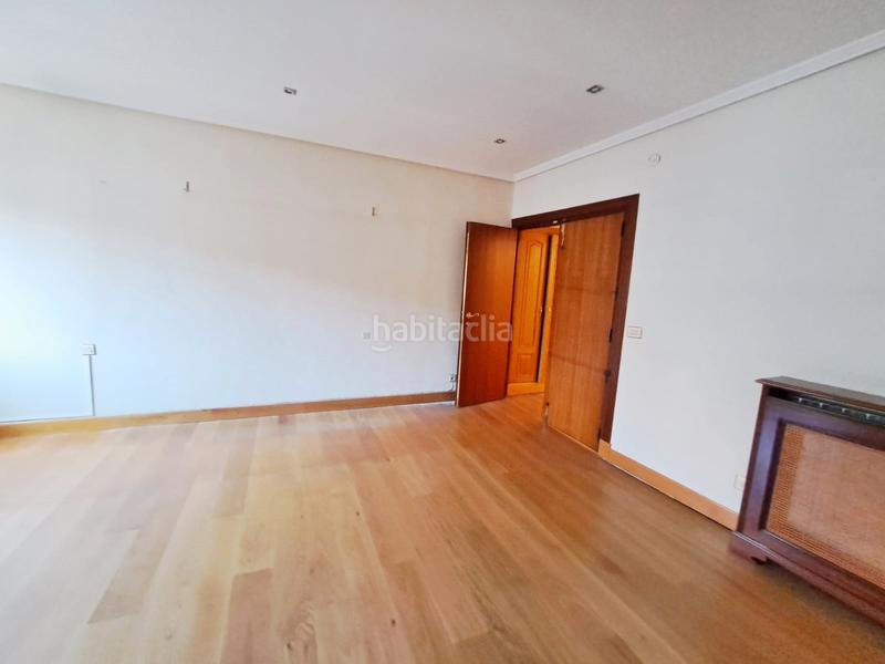 Foto cbea7cd8-a75f-41a8-a23b-32845f57b1bc. Etagenwohnung mit heizung in Ensanche Vitoria - Gasteiz