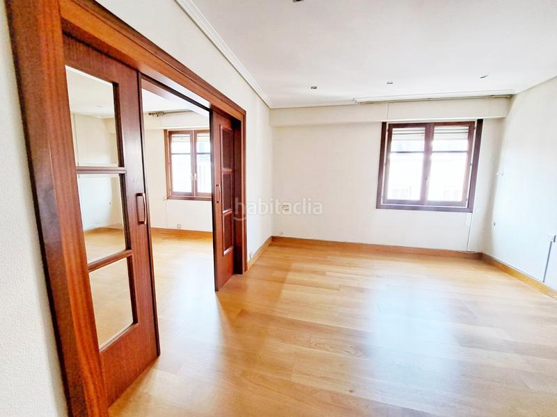 Foto 076aae22-3f16-47a7-8736-a611e6dee79d. Flat with heating in Ensanche Vitoria - Gasteiz