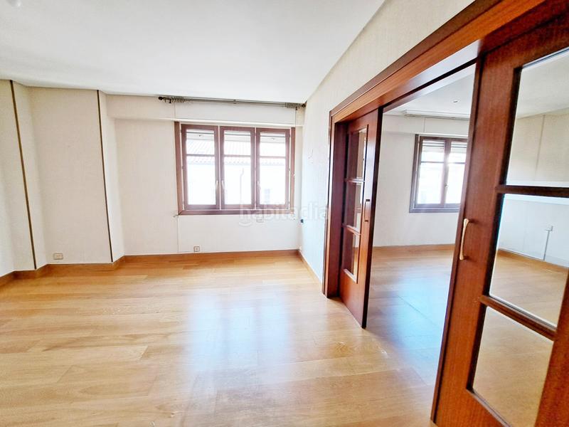 Foto b3f0124f-4c5a-4acf-8440-07b0ca20552e. Flat with heating in Ensanche Vitoria - Gasteiz