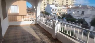 Casa adossada a Carrer del cap de l'albir 12. Maravilloso chalet adosado en la playa del rey de mareny de barr