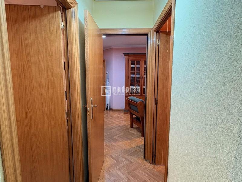 Foto 0f602acd-56b5-4a2c-bbb3-2449560e66df. Flat with heating parking in Villaverde Alto Madrid