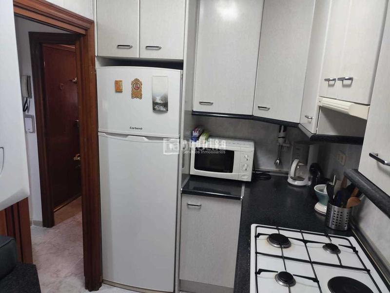 Foto f693beac-2b62-4155-bc5a-3975bbd965b6. Pis amb calefacció a San Cristóbal Madrid