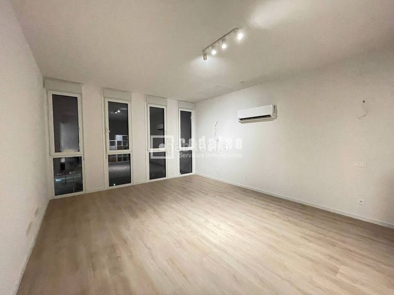 Foto 844b2092-8f1c-4f75-aea7-9e031fcc856f. Lloguer loft amb aparcament piscina a Villaverde Alto Madrid