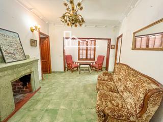 Casa a Campanet. Casa de pueblo con local comercial para reformar