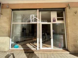 Local Comercial a Gran Via de Colom. Local comercial en plaza libertad