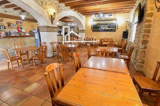 Edifici  Plaza mayor. Bar restaurante en biniamar