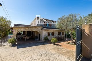 Casale  2. Encantadora finca rústica con amplios exteriores y piscina en in