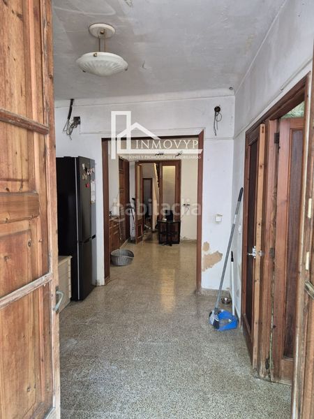 Foto a47be7a5-cce2-4455-bed4-1d07850eaa57. Casa adossada a Gran Via de Colom Inca