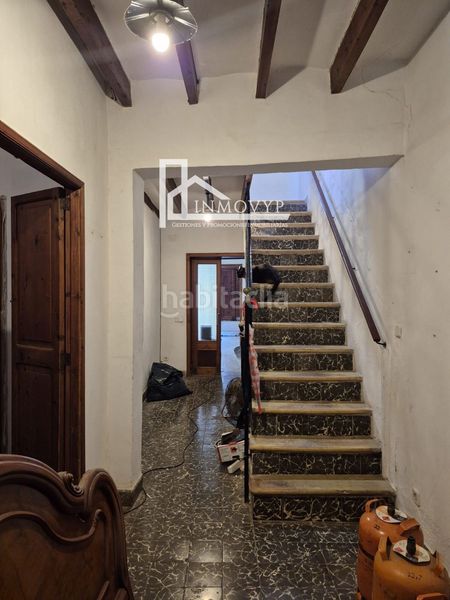 Foto f56c6038-5716-4260-b1ea-bc46c9a61f51. Casa adossada a Gran Via de Colom Inca